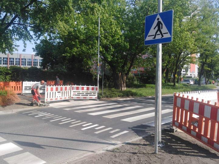 Zakończyła się mała piesza inwestycja na Popowicach, dzięki której pojawiło się nowe przejście przez ul. Wejherowską. Sprawdź jakie prace zostały wykonane.