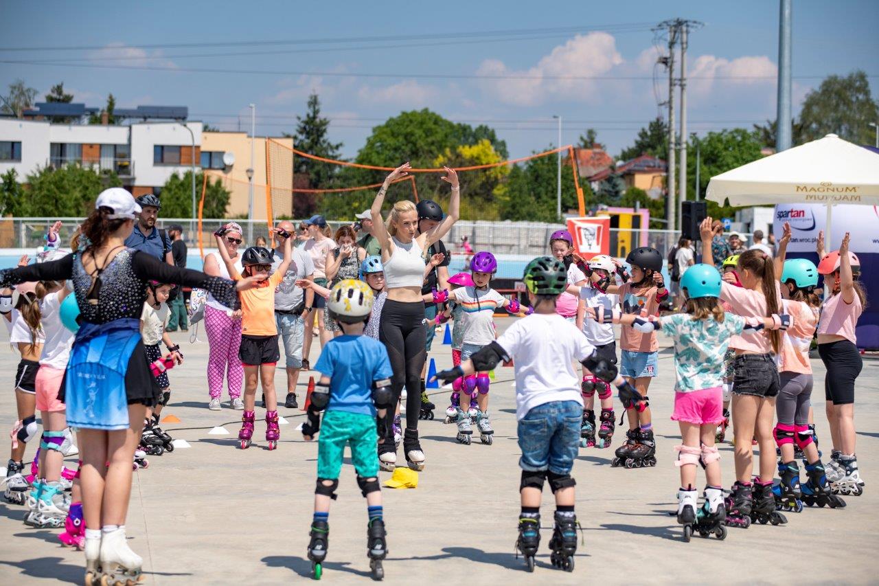18 czerwca Park Tysiąclecia na Nowym Dworze wypełnią rolki oraz wrotki! WTC Spartan zaprasza młodszych oraz starszych mieszkańców Wrocławia do wzięcia udziału w festynie sportowo – rodzinnym Spartan-Skate.