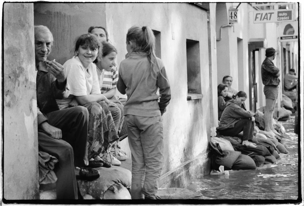 Mija 26 lat od powodzi tysiąclecia. Możemy oglądać je na archiwalnych fotografiach, których autorem jest Grzegorz Kwolek.