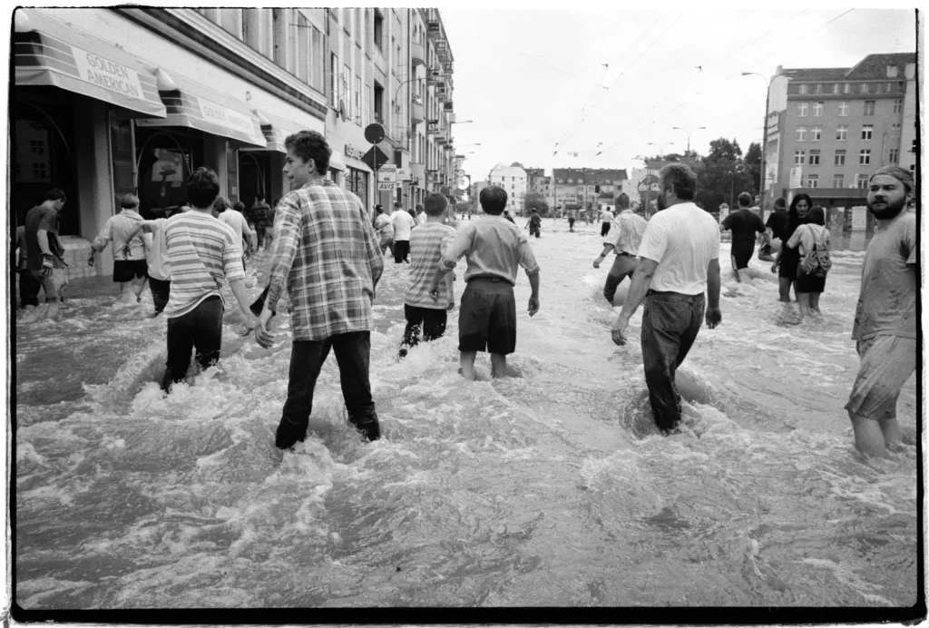 Mija 26 lat od powodzi tysiąclecia. Możemy oglądać je na archiwalnych fotografiach, których autorem jest Grzegorz Kwolek.