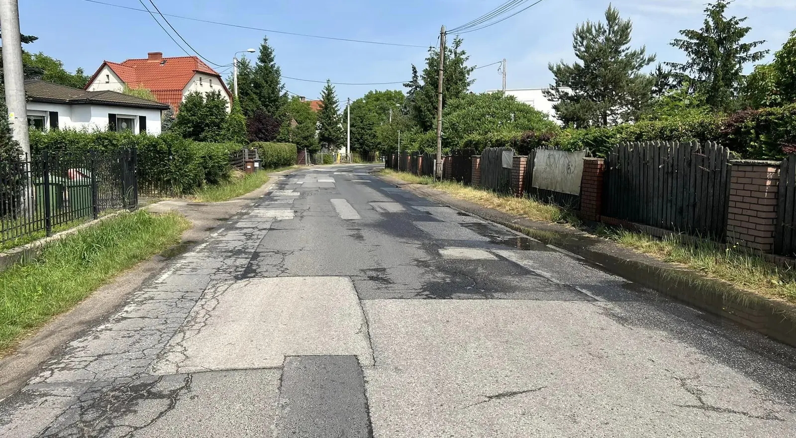 Przebudowa ul. Wilkszyńskiej jest konieczna ze względu jej zły stan techniczny. Wrocławskie Inwestycje szukają wykonawcy zadania.