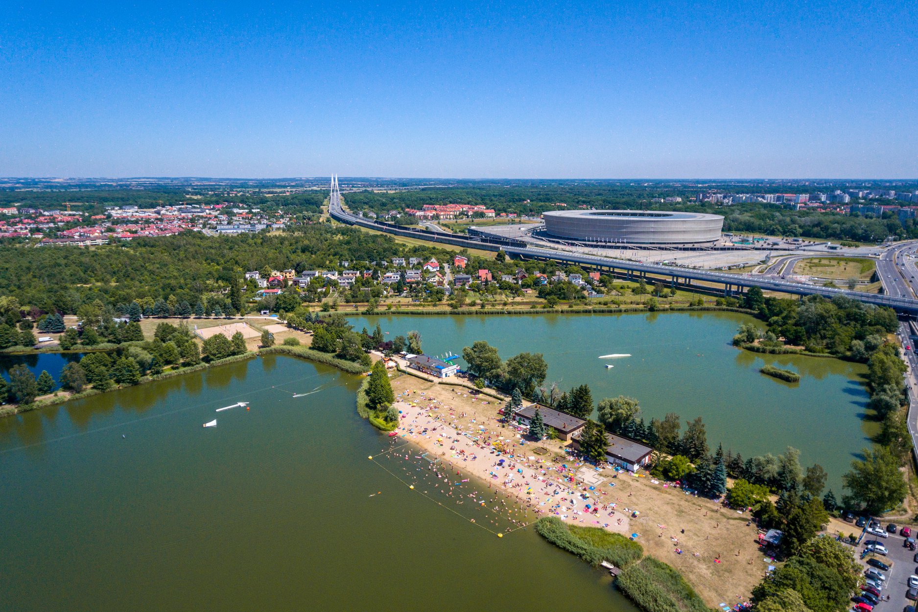 Otwarte kąpieliska we Wrocławiu przez całe lato przyciągały tłumy odwiedzających. Ile osób skorzystało z tych atrakcji?