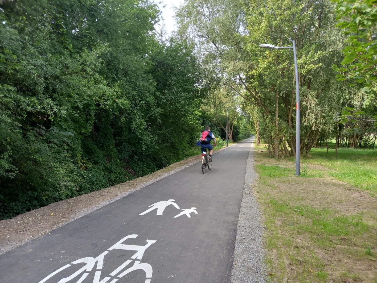 Kolejny kilometr pieszo-rowerowej obwodnicy powoli staje się faktem. Promenada Krzycka wydłuży się pomiędzy ul. Krzycką a ul. Racławicką.