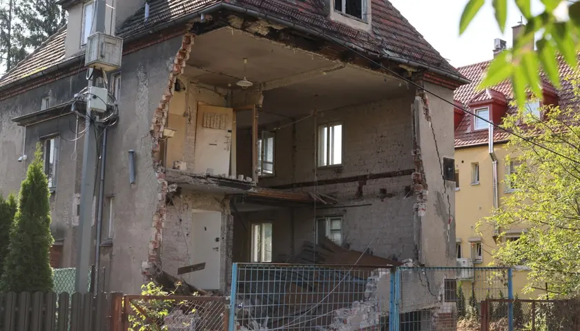 W niedzielę, 20 sierpnia, doszło do katastrofy budowlanej, kiedy to runęła ściana frontowa budynku mieszkalnego przy ulicy Murarskiej.