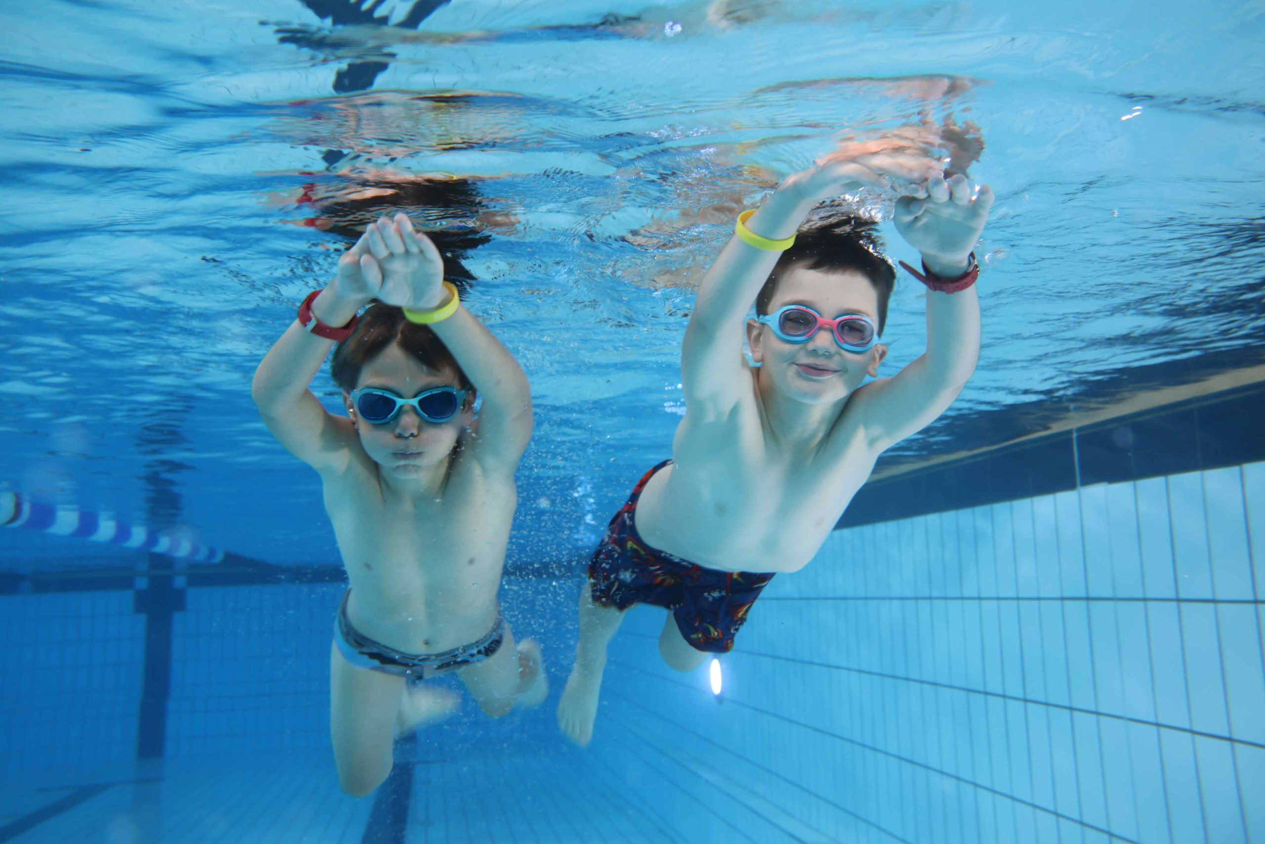 Rodzice mogą już zapisać swoje pociechy na lekcje nauki pływania w Aquapark Wrocław.