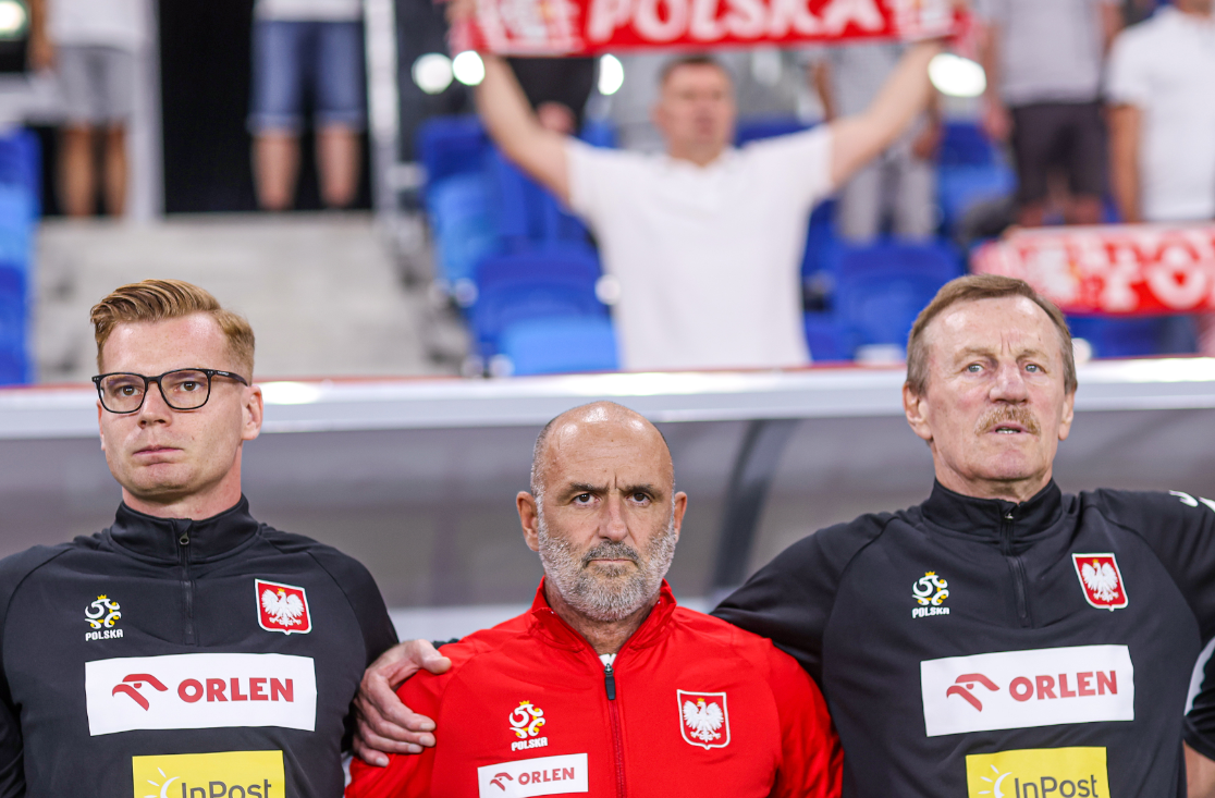 Michał Probierz (w środku) trenerem polskiej kadry w piłkę nożną.