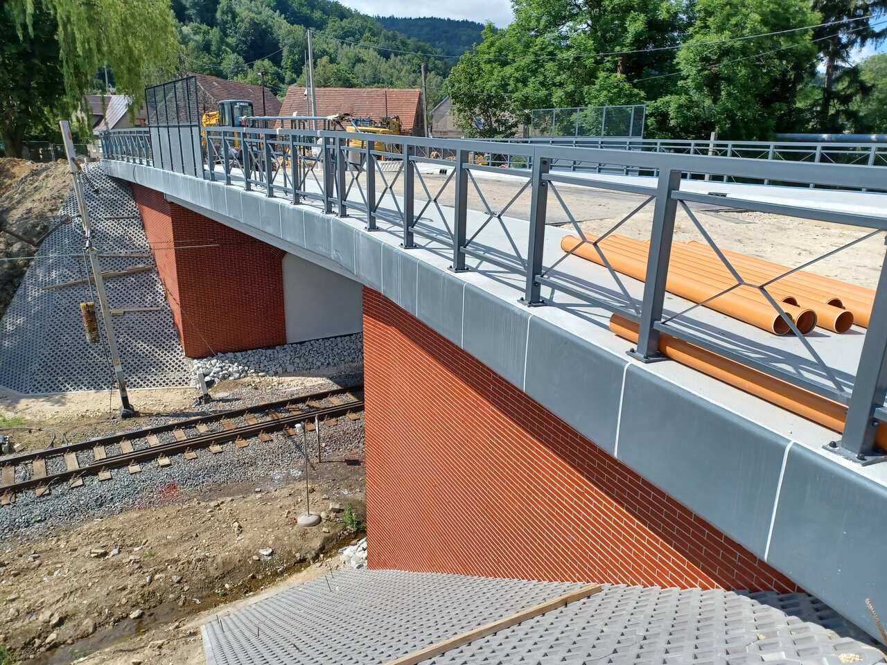 Nowy wiadukt w Piechowicach już prawie gotowy